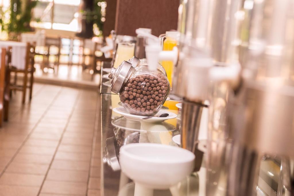 Stratus Vila Hotel 볼타 레돈다 외부 사진
